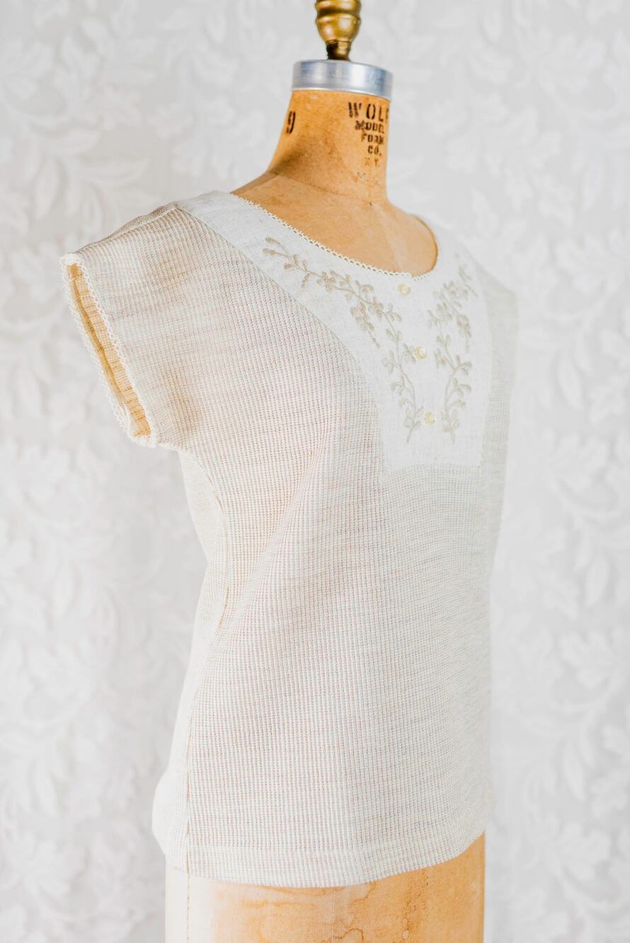 VTG Linen Blouse Cream Tan Waffle Weave Embroidered Short Sleeve Minimalist S